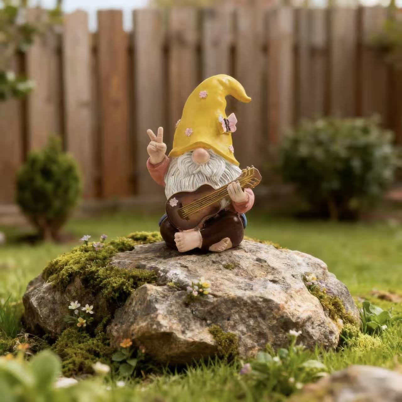 Garden Hippie Gnome Decor Statue,Funny Garden Gnomes with Peace Sign Decor Outdoor ,for House,Lawn,Patio and Porch, Gifts for Friend,Family. (Yellow)
