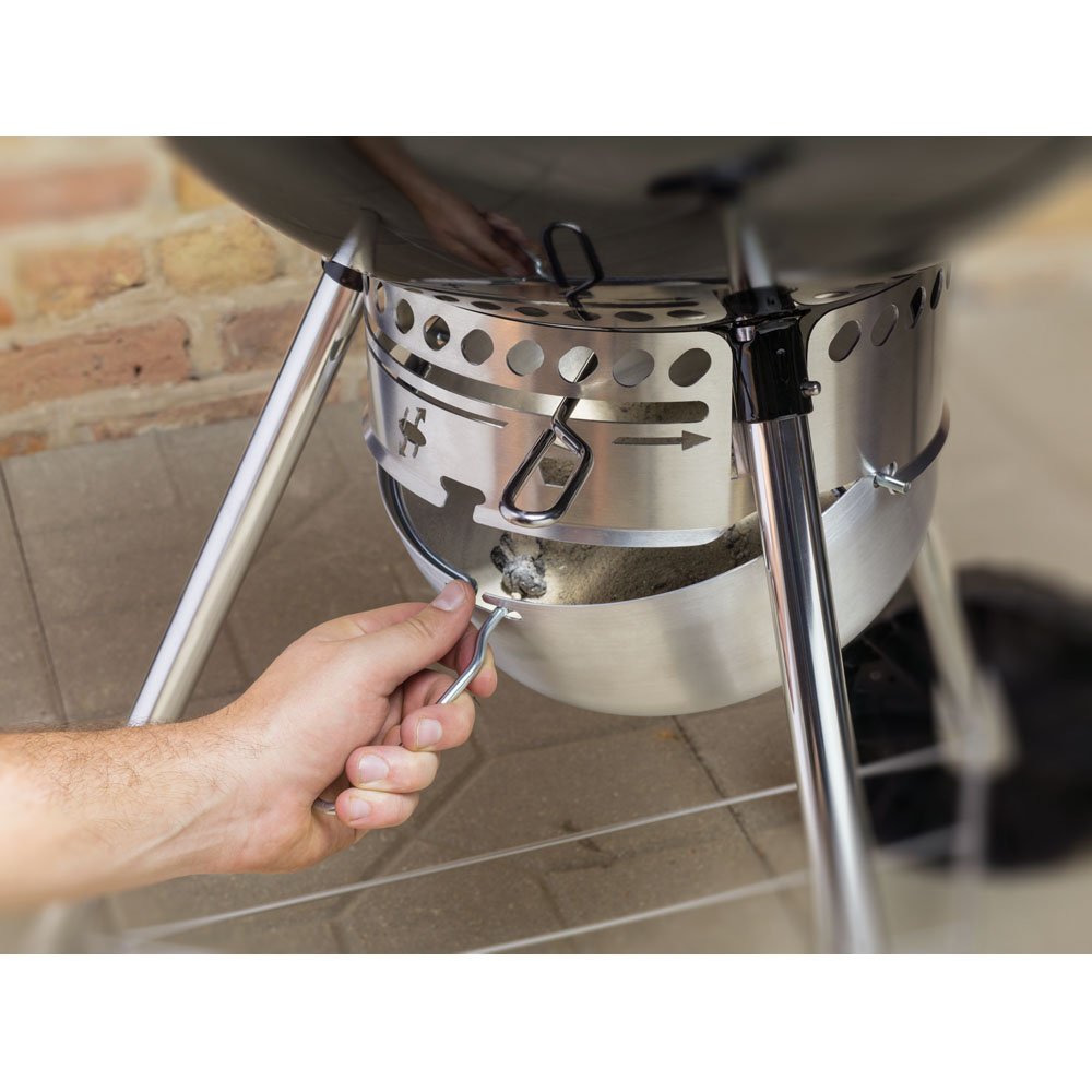 Weber Original Kettle Premium Charcoal Grill, 22-Inch, Green – Outdoor BBQ Grill with Built‑In Thermometer, Heat Control Dampers & One‑Touch™ Cleaning System
