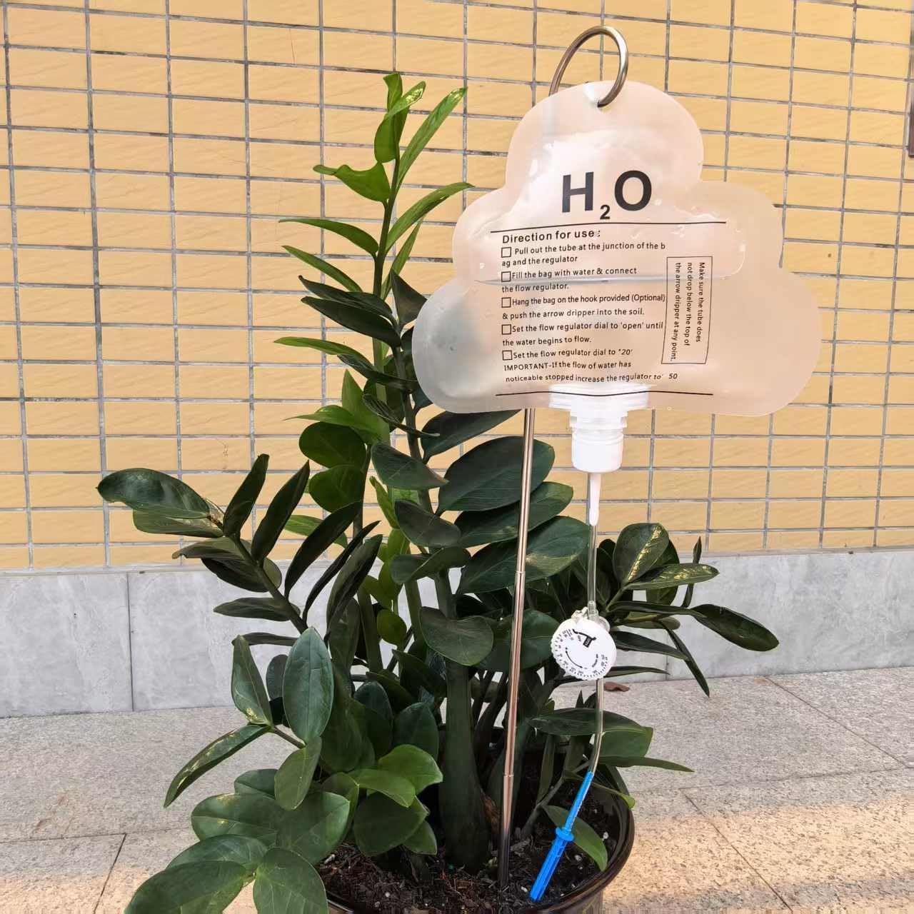 VMRUXAW 2 PCS Plant Self Watering Devices Irrigation Dripperswith Flow ControlIndoor,Self Automatic Plant Watering System with 500mL Water Bag, for Indoor Outdoor Plant Waterer