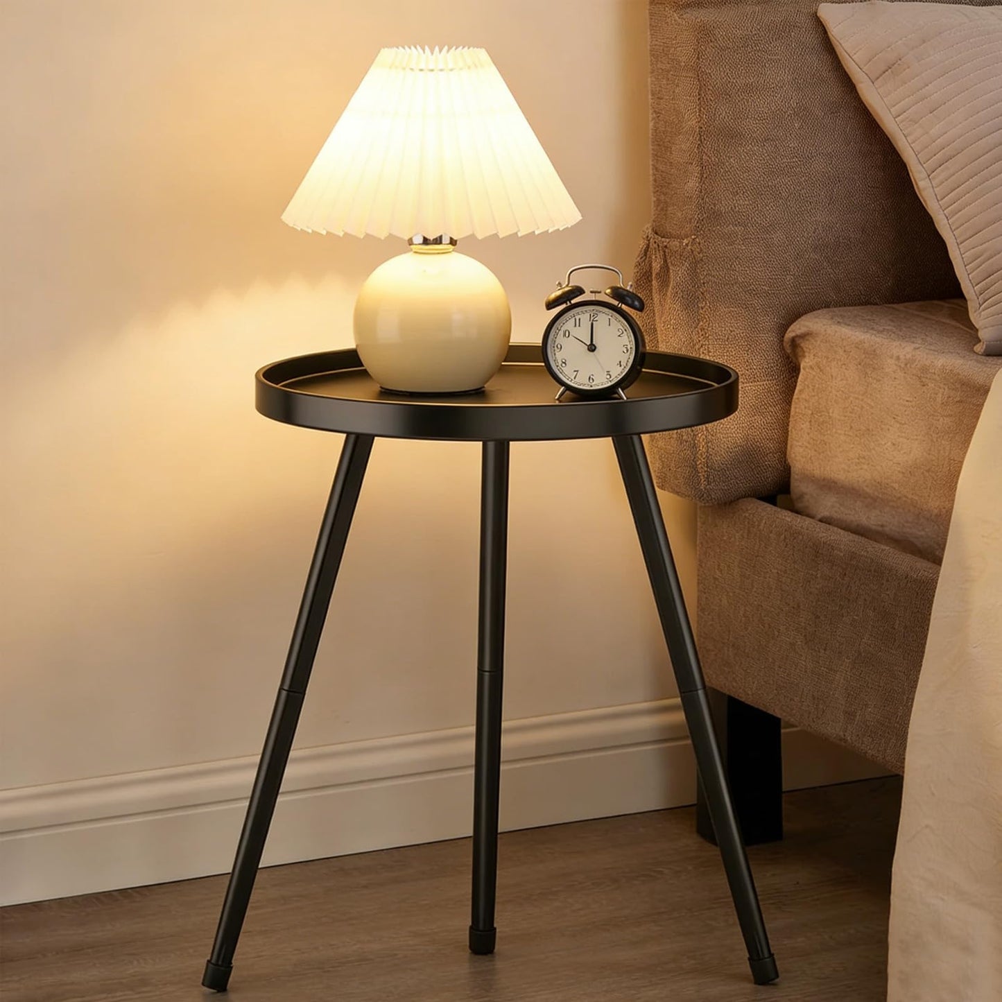 LMGVRZK Small Round Side Table Metal End Table Outdoor Black Side Table Mid-Century Modern Accent Table for Office Bedroom Balcony and Small Spaces.