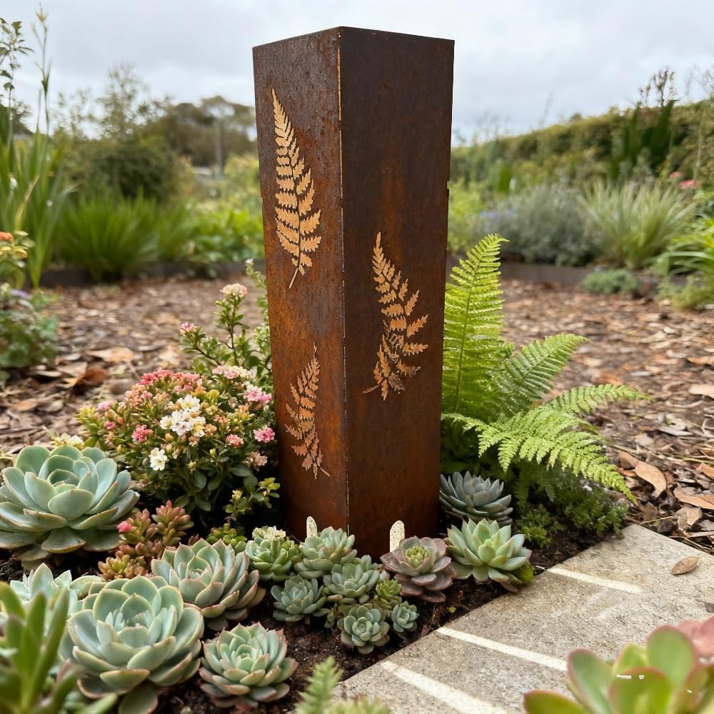 YBLCOZYC Rusty Fern Hand Welded Garden Column - Courtyard Metal Sculpture & Landscape Art for Outdoor Decoration (Batteries/Bulbs Not Included)(40cm/15.76inch)