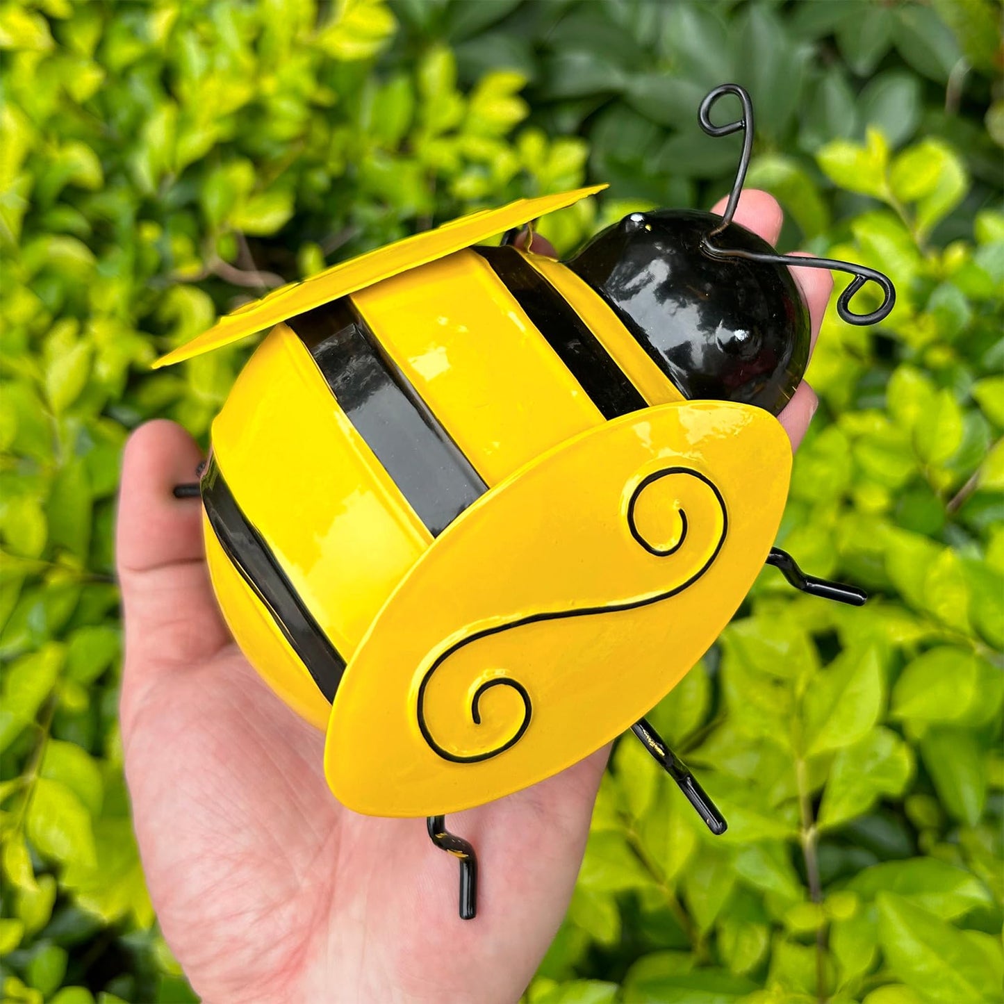Miyolo Metal Bumble Bees Garden Outdoor Decor Honey Bee Yard Art Outside Patio Fence Home Wall Decorations (Set of 4)
