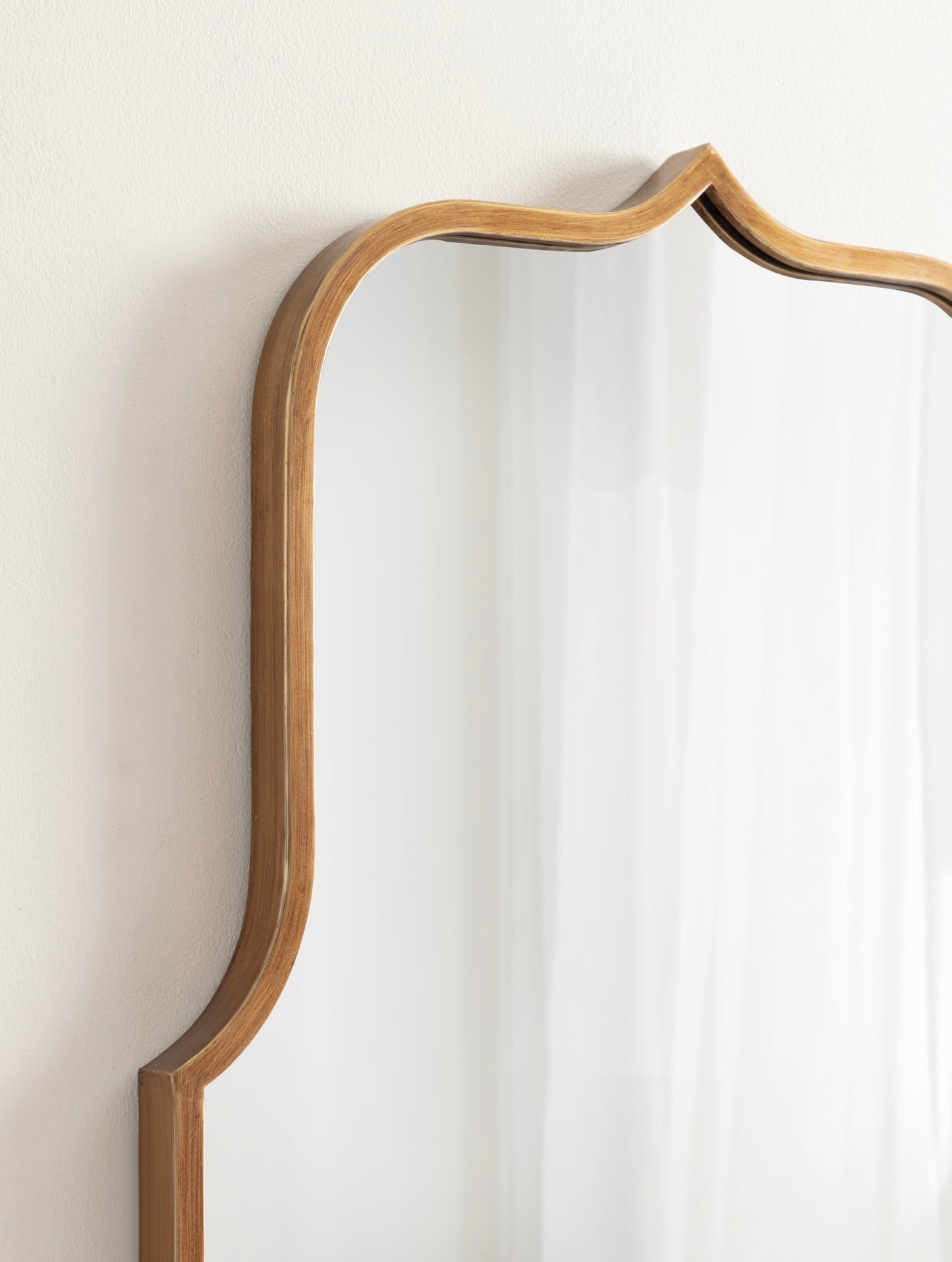 Kate and Laurel Gezella Glam Scalloped Arched Wall Mirror; 22 x 36; Antique Gold; Stunning Glamorous Decorative Tall Arch Mirror with Soft Scallops and Slim Moroccan Frame