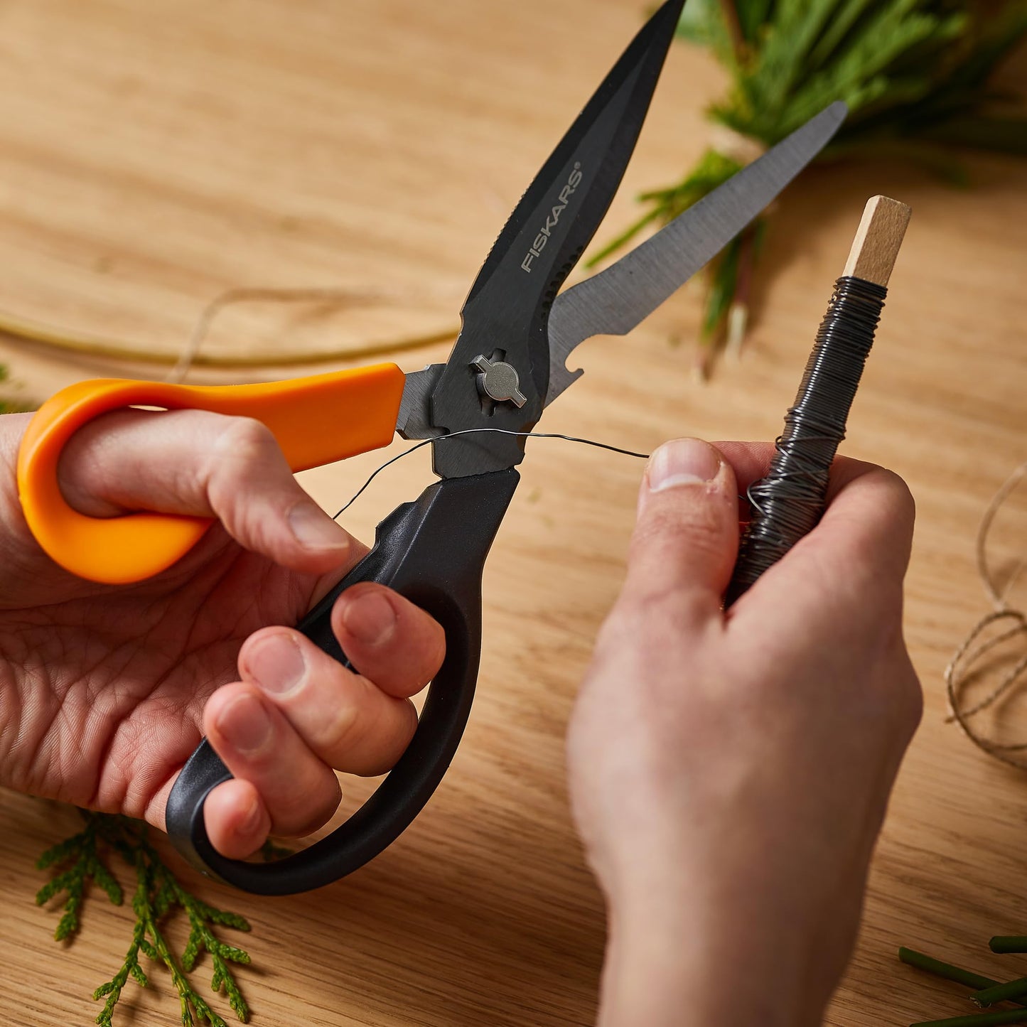 Fiskars Garden Scissors, 7-in-1 Garden Shears Multi-Tool with Sheath, Great for Plant Trimming, Cutting Nursery Pots, Bags, and Wire