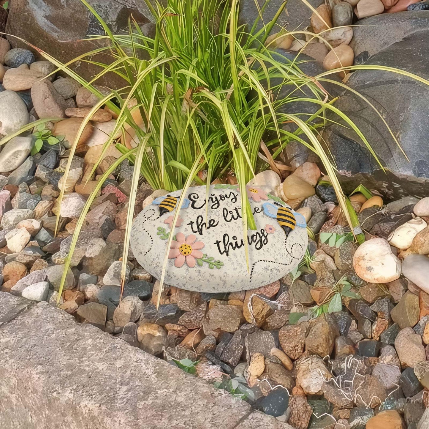 Bechivie Stepping Stones Outdoor, Bumble Bee Flower Garden Rocks Decorative, Summer Honey Bee Concrete Small Stake Down Step Stones for Walkway Yard Lawn Decor, Gifts for Gardening Love
