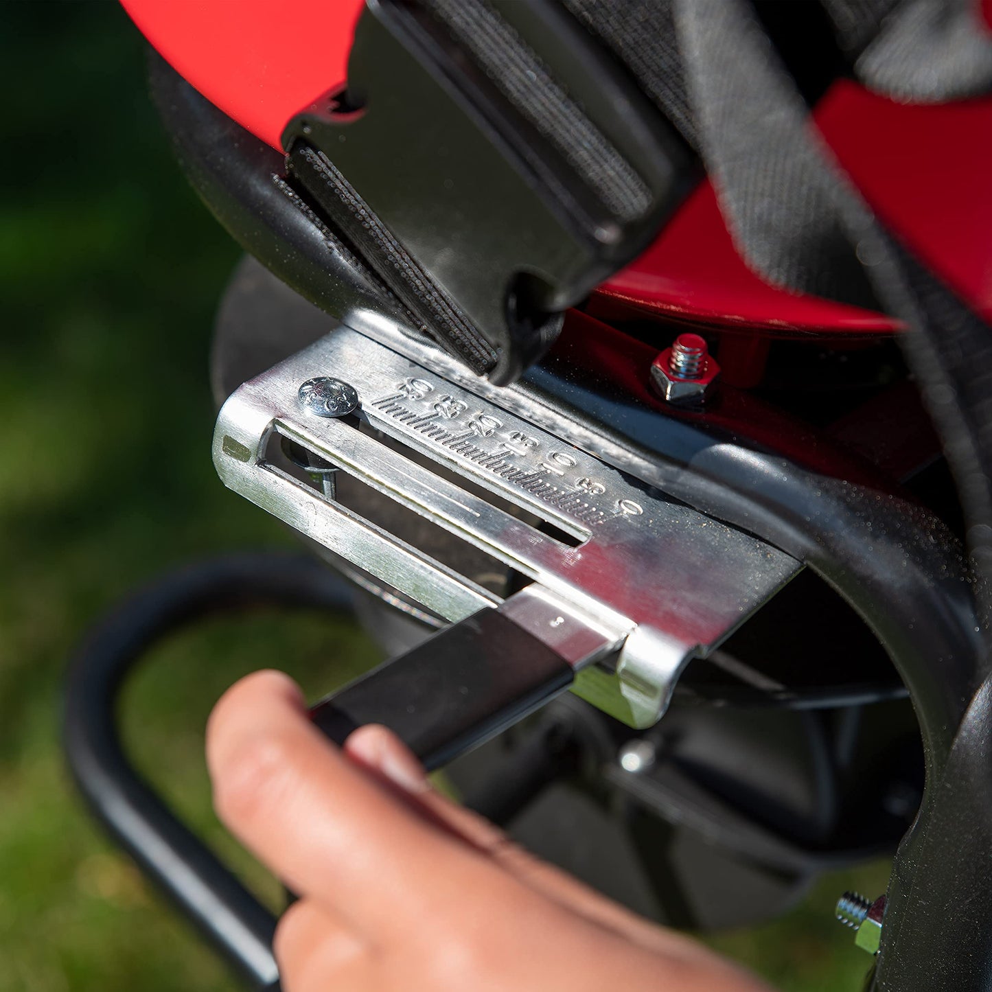 EarthWay 3100 40 LB Professional Chest Mount Hand Crank Broadcast Spreader Including Even Spread Technology, Comfortable & Adjustable Harness Strap and Rain Cover