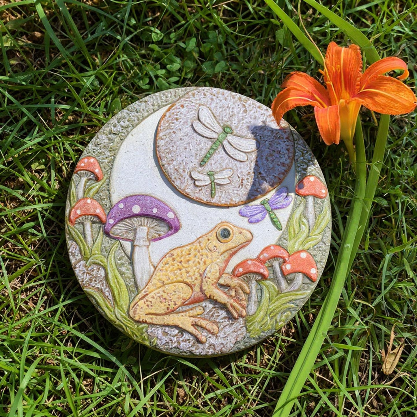 Hapjoy Stepping Stones Outdoor for Garden Moon Frog Mushroom Butterfly Decorative Stepping Stones Walkway Round Stone Garden Decor for Pathway Lawn (Yellow)
