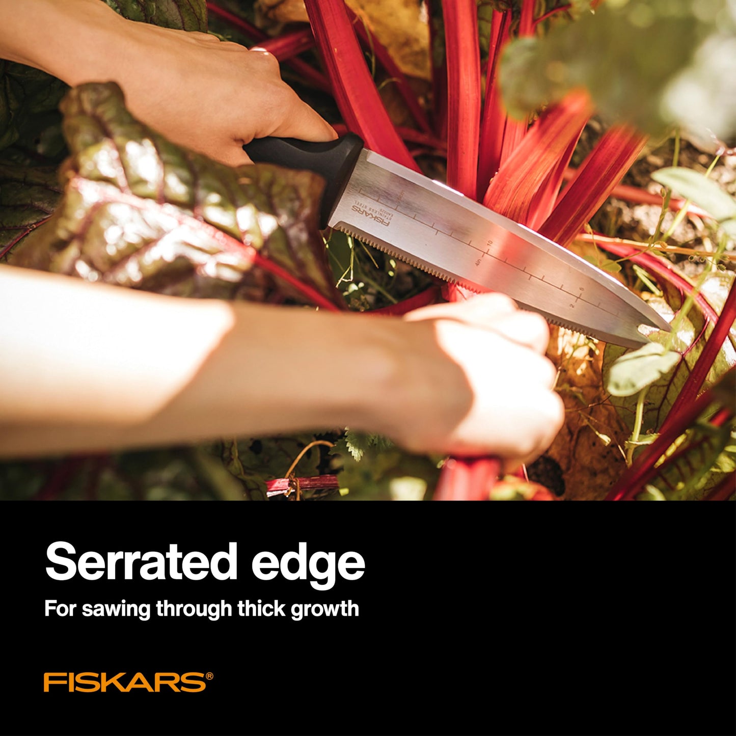 Fiskars Hori Hori Garden Knife with Sheath, Multi-Purpose Heavy Duty Gardening Hand Tool for Weeding, Planting, Digging with Hanging Hole