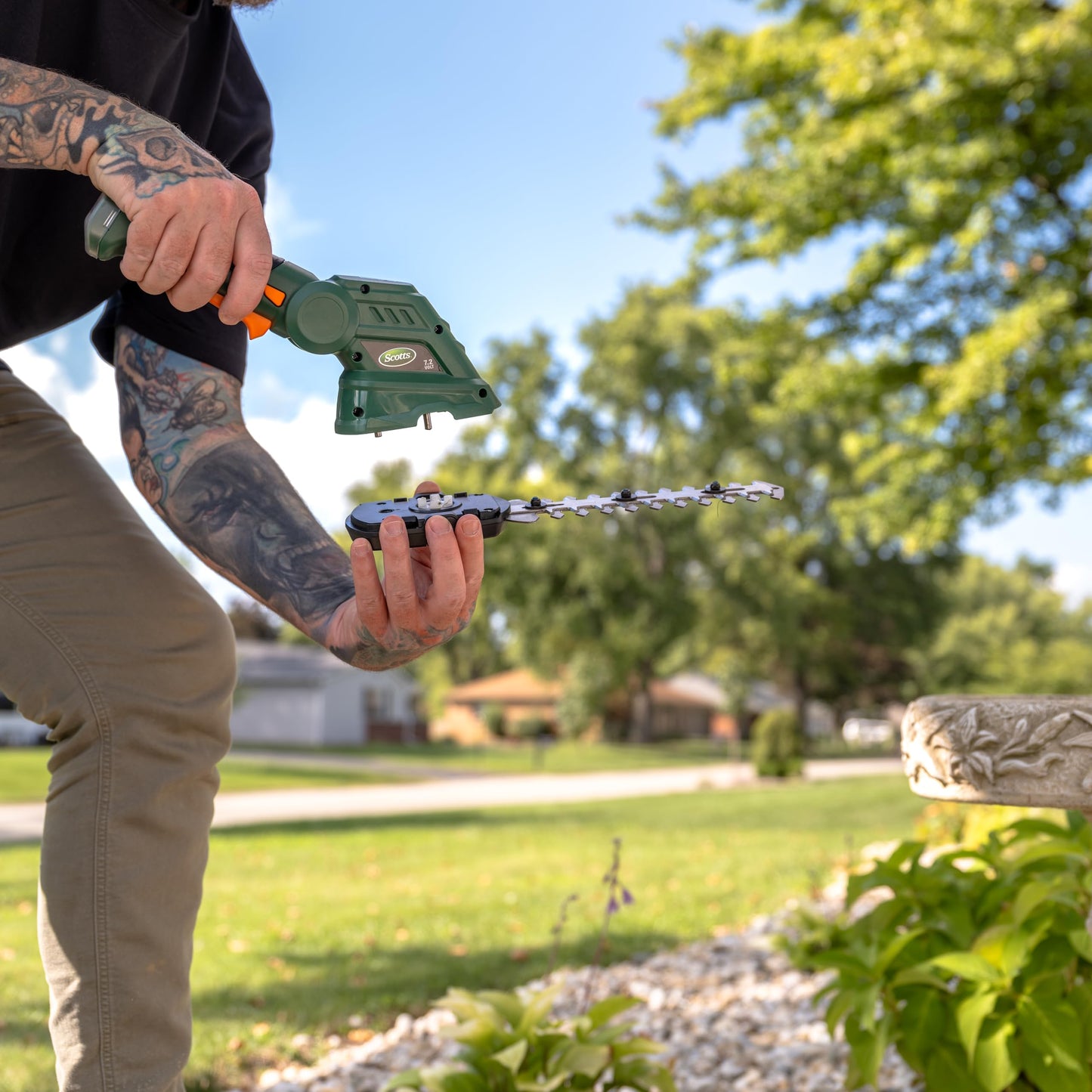 Scotts Outdoor Power Tools LSS10272PS 7.5-Volt Lithium-Ion Cordless Grass Shear/Shrub Trimmer with Wheeled Extension Handle, Green