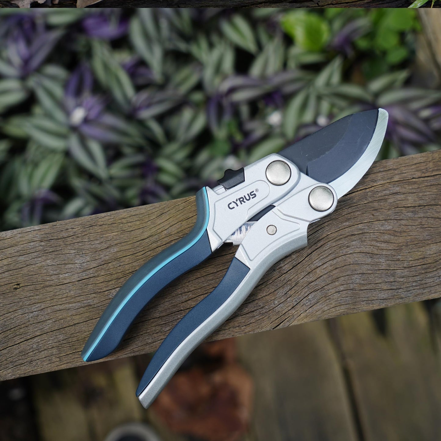 CYRUS Pruning Garden Shears with Ratchet labor-saving Lever, Carbon Steel Non-Stick Blade, Aluminum Handle & Safety Lock, Sharp Flower Scissors for Trimming Branches Up to 0.9 Inch