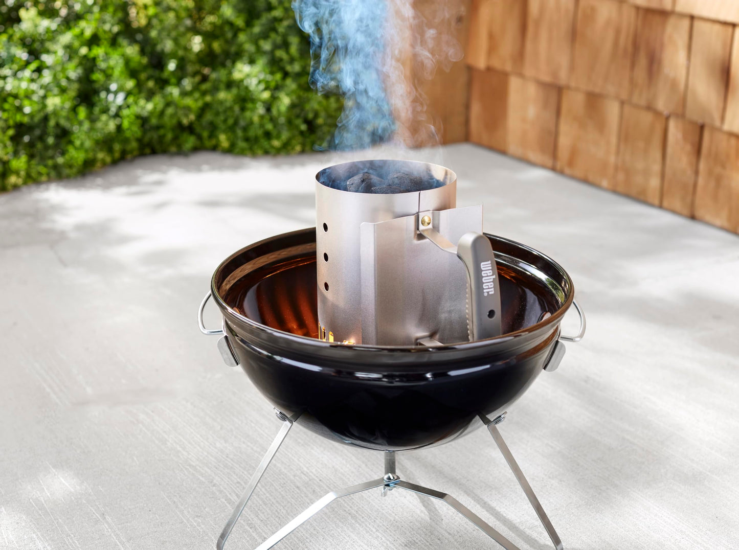 Weber Rapidfire Compact Chimney Starter – Charcoal Grill Accessory That Lights Coals in Under 15 Minutes, Ideal for Smaller Grills (Smokey Joe & Jumbo Joe)