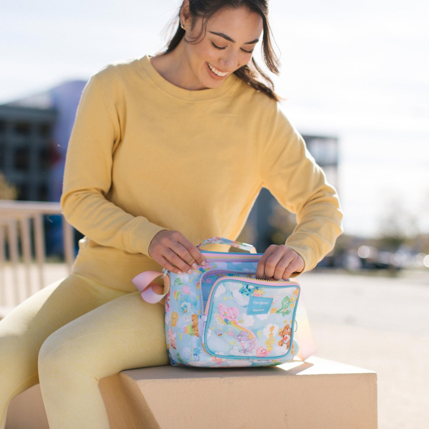 Igloo 90s Retro Collection Square Lunch Box Cooler with Front Pocket and Adjustable Strap,Insulated Leakproof Lunch Cooler Bag, Reusable Lunch Tote