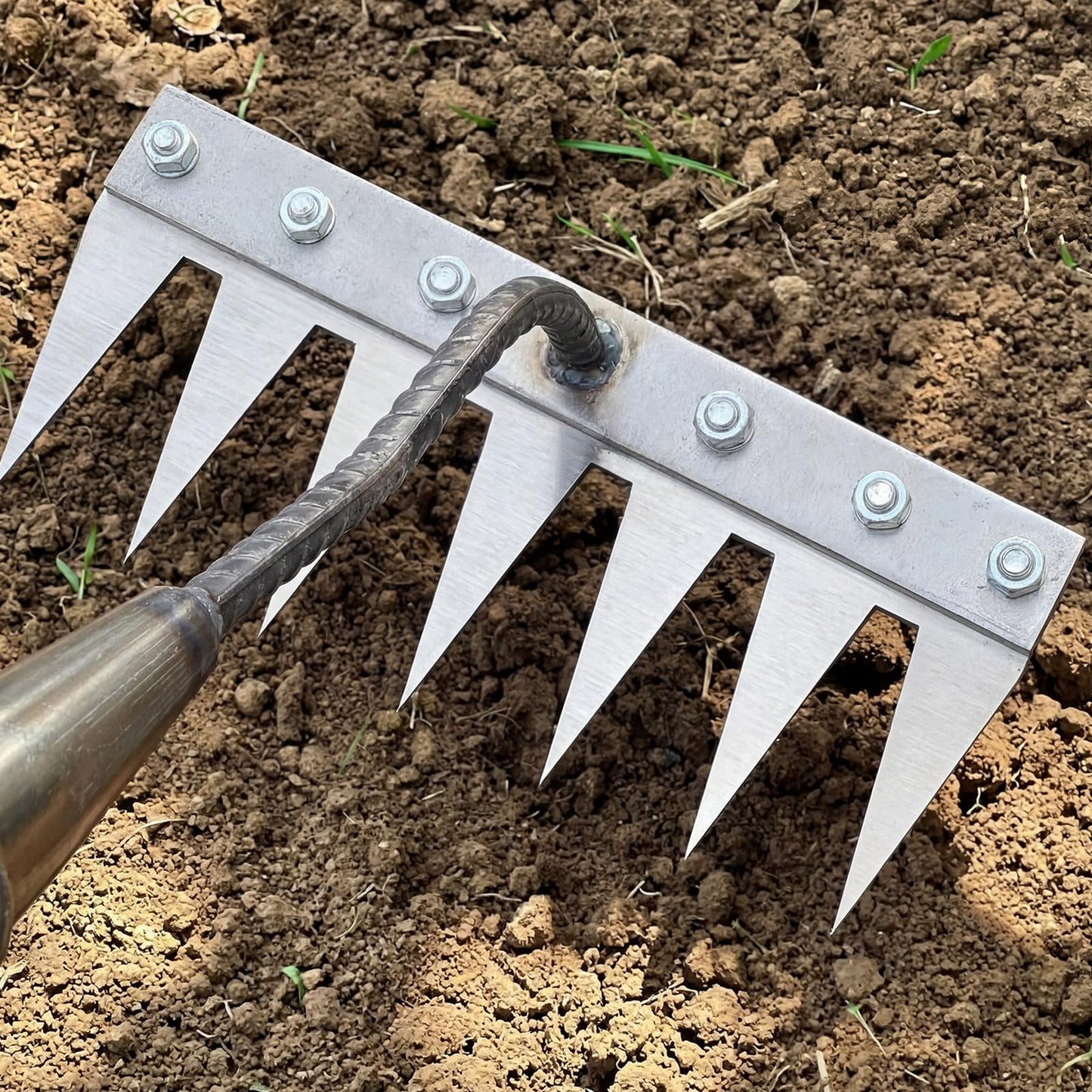 Oh Klyzo 8 Teeth Garden Weeding Rake Set, Heavy Duty Carbon Steel Garden Weed Puller Tool with Gloves for Weed Loosening Soil Leveling Thatch Rake, Sharp Blade, Quick Weeding, Without Handle