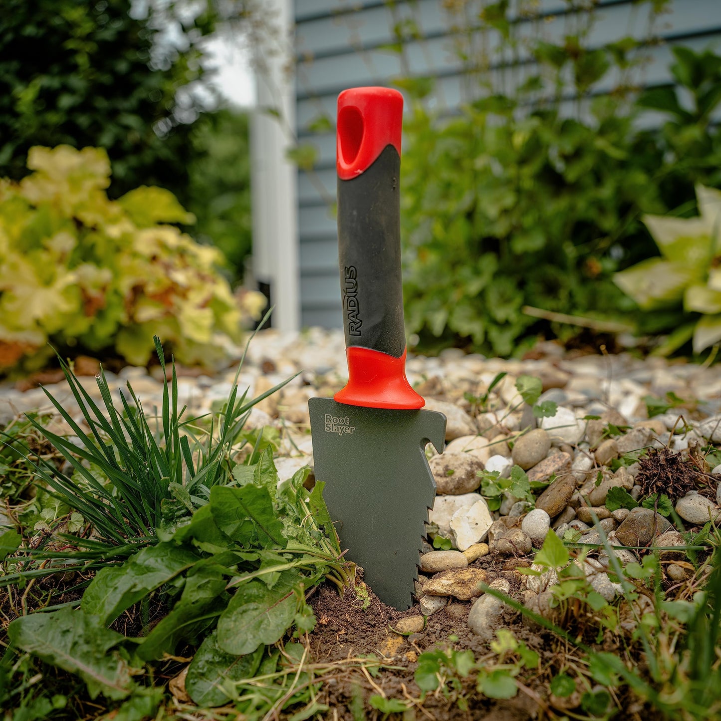 Root Slayer 16011 Garden Trowel with Serrated Blade for Digging and Root Cutting, Heavy Duty Steel Hand Tool, Red