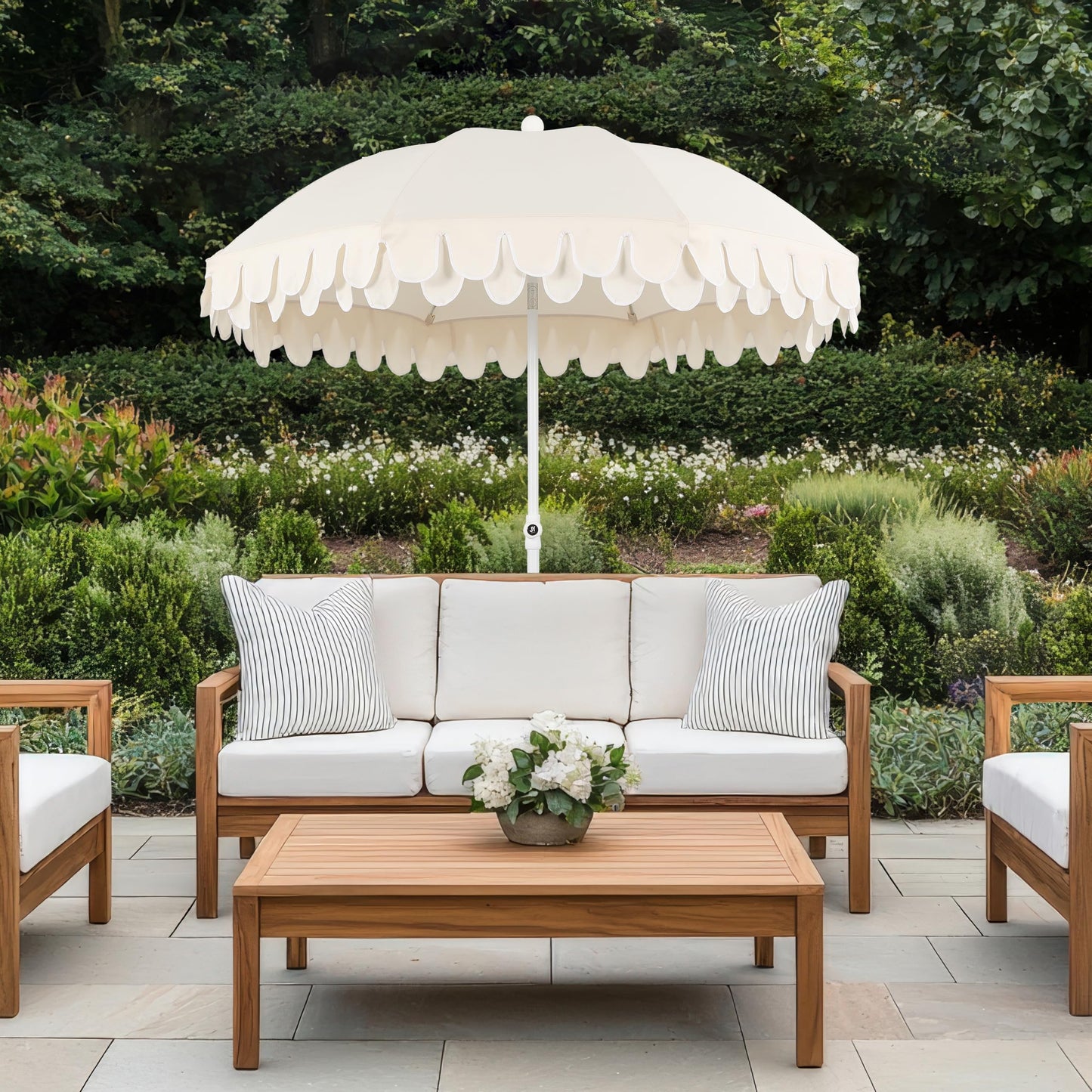 JONATHAN Y UMB1004C Horizon 6.5 ft. Classic MidCentury Scalloped Fringe Market Beach Umbrella with Push-Button Tilt, Wind Vent and UV Protection, and Matching Carry Bag in Cream/White, White Pole