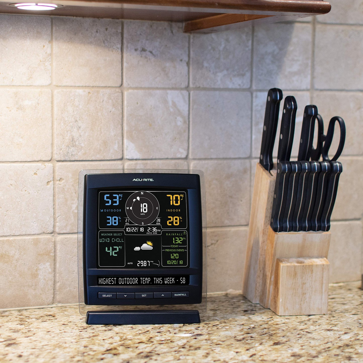 AcuRite 01517RM Wireless Weather Station with 5-in-1 Weather Sensor: Temperature and Humidity Gauge, Rainfall, Wind Speed and Wind Direction