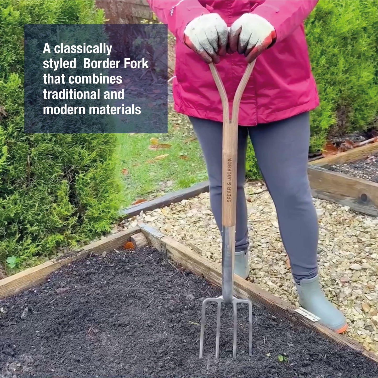 Spear & Jackson Traditional Stainless Steel Border Fork, Durable Heavy Duty Garden Tool, Ideal for Aerating Weeding and Digging, Comfortable Wooden Handle