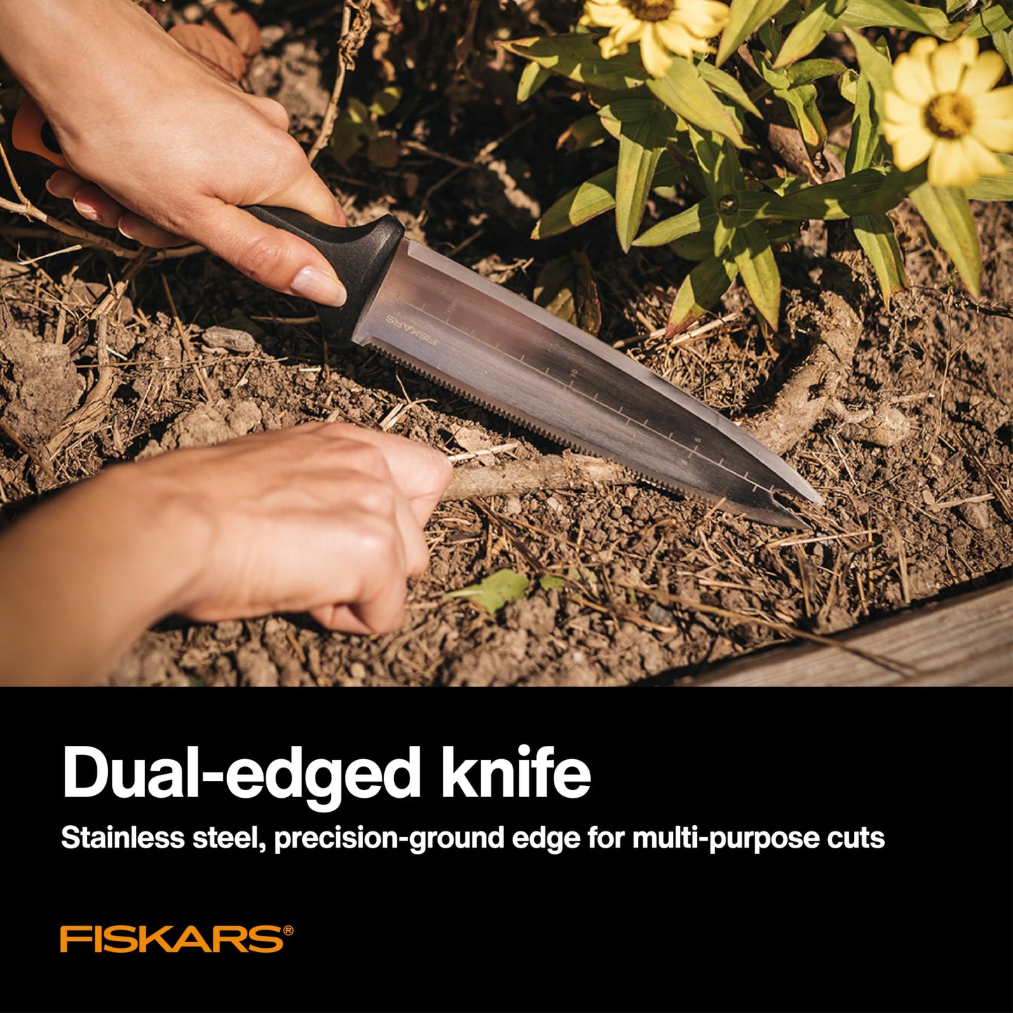 Fiskars Hori Hori Garden Knife with Sheath, Multi-Purpose Heavy Duty Gardening Hand Tool for Weeding, Planting, Digging with Hanging Hole
