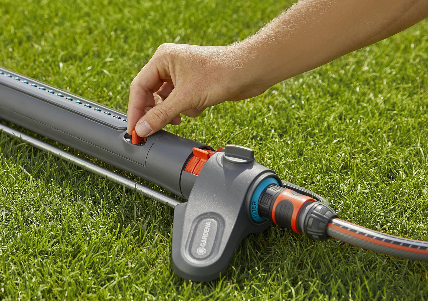 GARDENA 20570 | Up to 3800 sq ft - AquaZoom Adjustable Oscillating Yard Sprinkler, for Watering Large Area Lawn and Garden. Aquazoom Outdoor oscillating Sprinkler has Wide Heavy Duty Base.