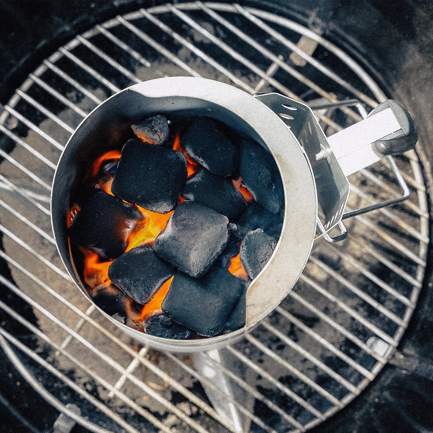 onlyfire Charcoal Chimney Starter, Round BBQ Chimney Starter for Charcoal Grills Barbecue Fire Starter with Heat Shield & Stay-Cool Handle, Sturdy and Easy to Use BBQ Grill Tools for Quickly Lighting