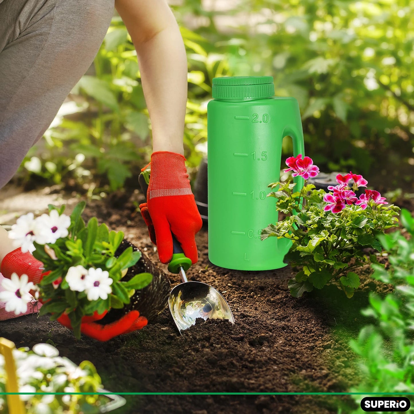 Superio Handheld Spreader for Lawn and Garden Seed, Fertilizer and Ice Melt Spreader 2 Liter, Adjustable Hole Size