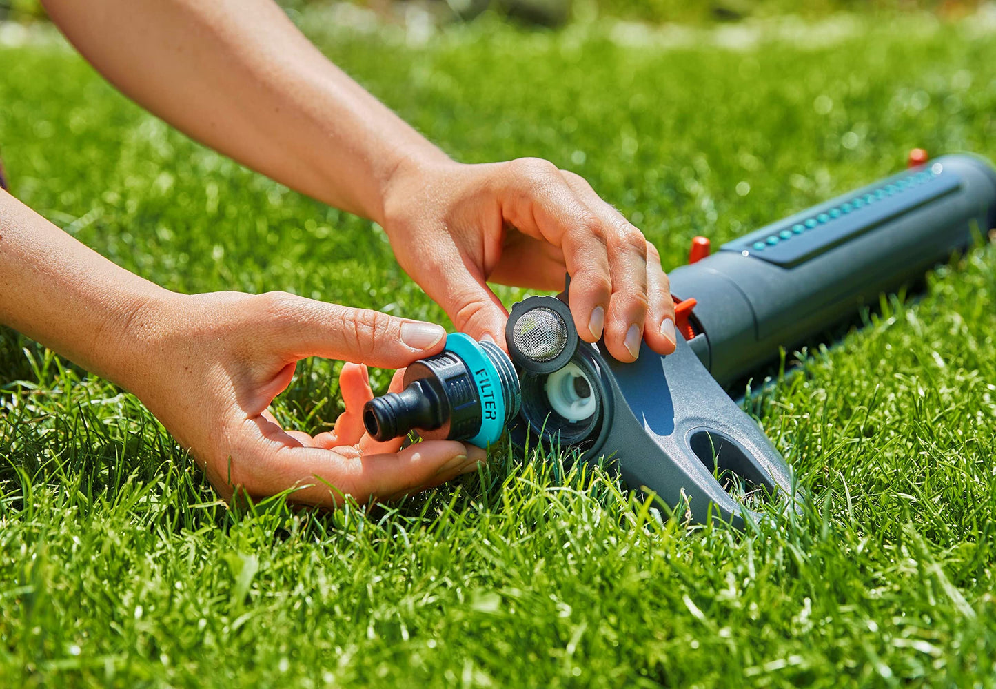 GARDENA 20570 | Up to 3800 sq ft - AquaZoom Adjustable Oscillating Yard Sprinkler, for Watering Large Area Lawn and Garden. Aquazoom Outdoor oscillating Sprinkler has Wide Heavy Duty Base.